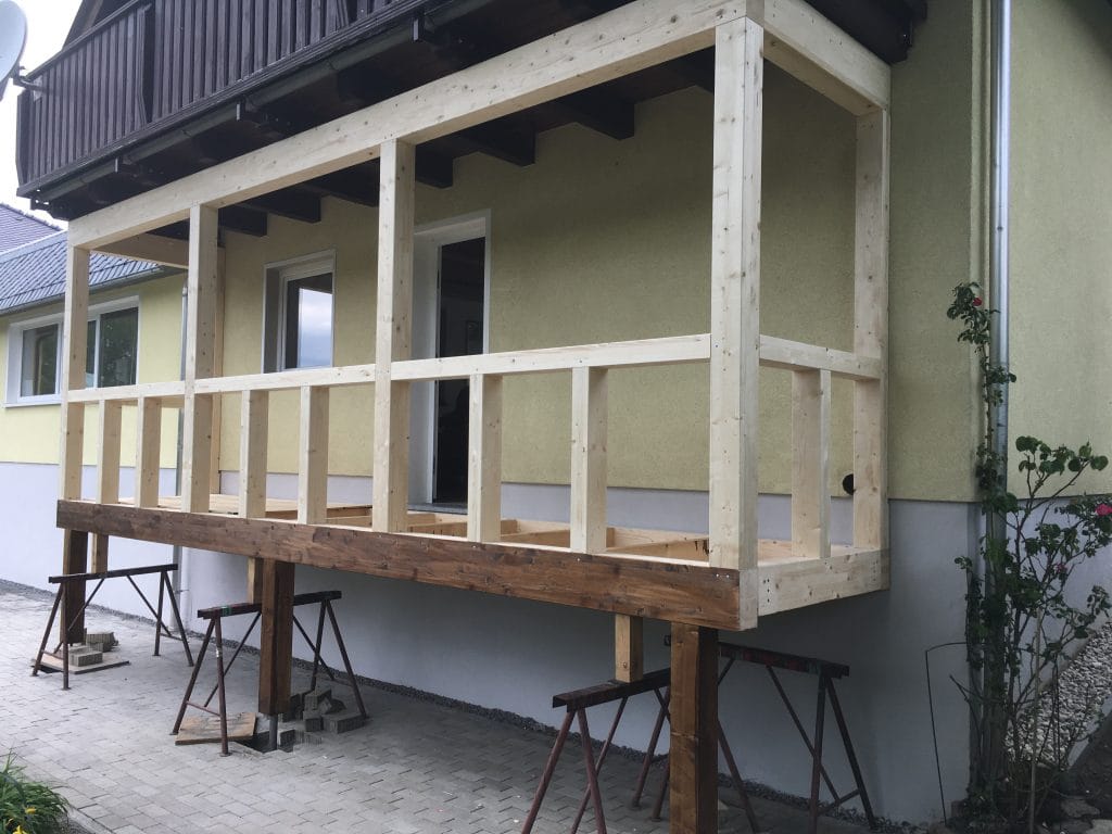 Terrassenüberdachung aus Glas für einen gemütlichen  Gartenzimmer