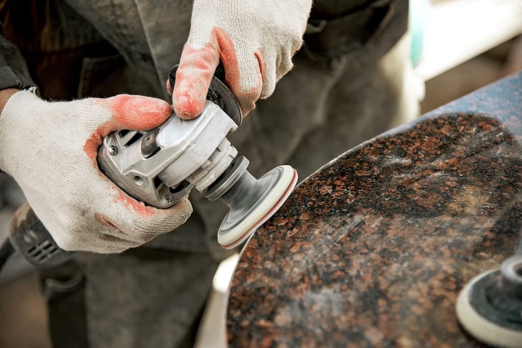 Steinsanierung: Professionelle Lösungen für die nachhaltige Sanierung von Natursteinflächen