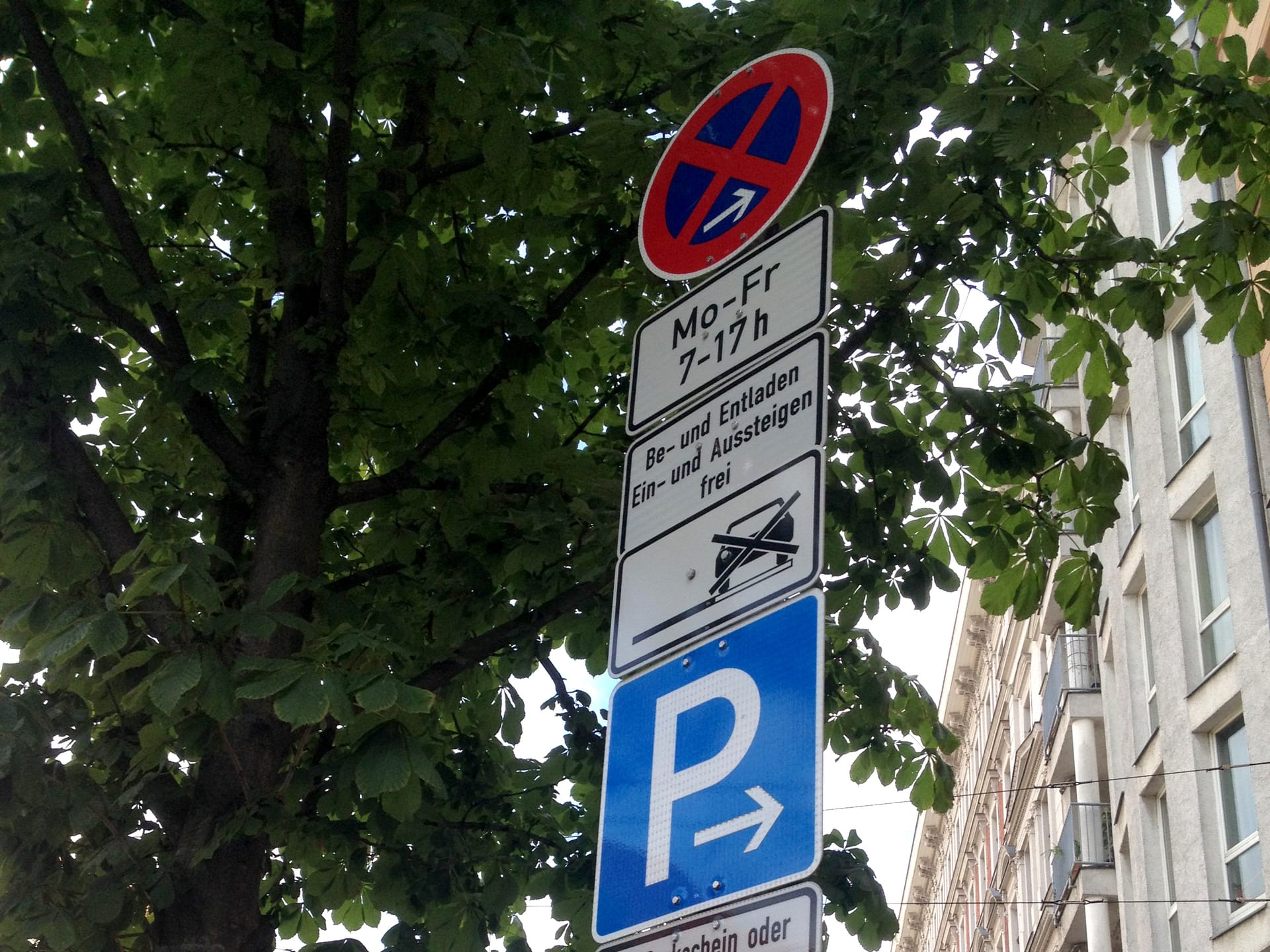 Halteverbotszone beantragen: Der richtige Weg zur Verkehrsregelung
